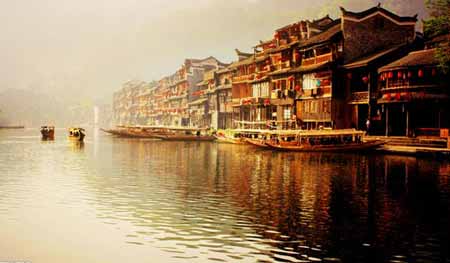 張家界國家森林公園、袁家界、天子山、大峽谷、玻璃橋、鳳凰古城兩晚三日游